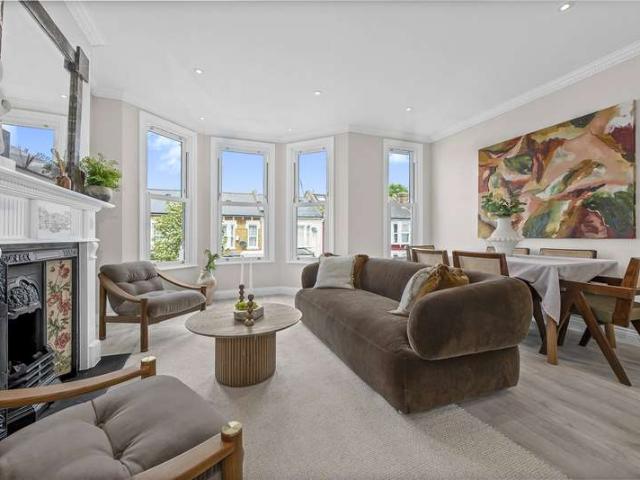 Flat for sale in Harringay, Greater London
