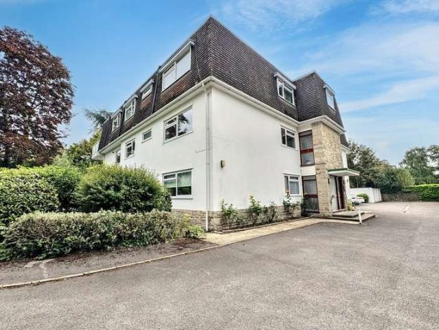 Flat for sale in Tricketts Cross, Ferndown