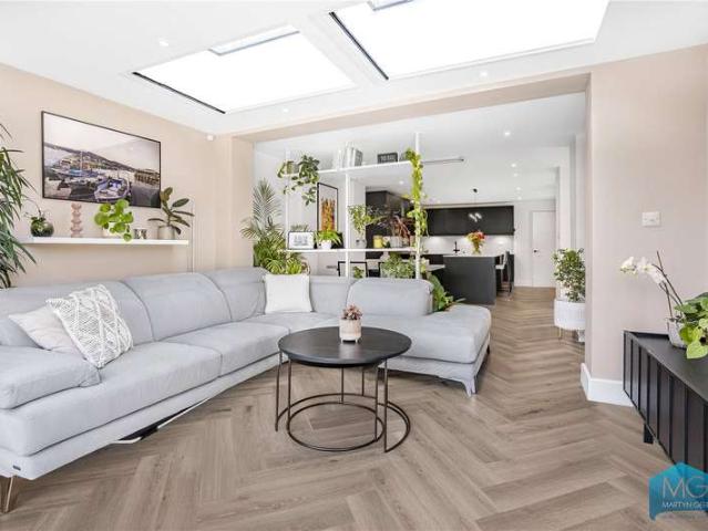 Flat for sale in Muswell Hill, Greater London