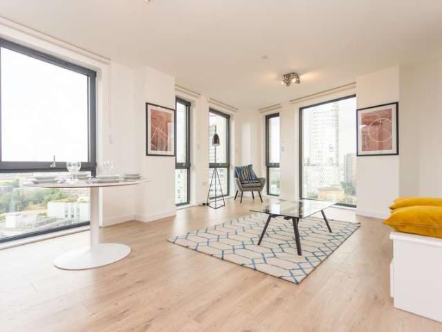 Flat for sale in London Borough of Tower Hamlets, Greater London