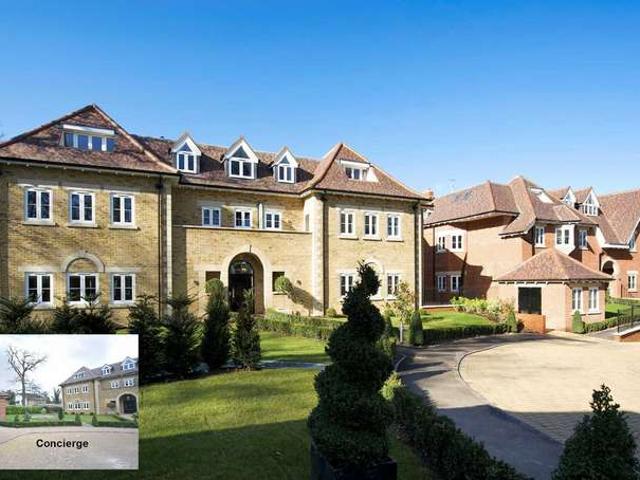 Flat for sale in Cockfosters, Greater London