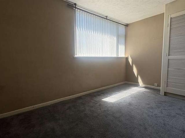 Flat for rent in Holbrooks, West Midlands