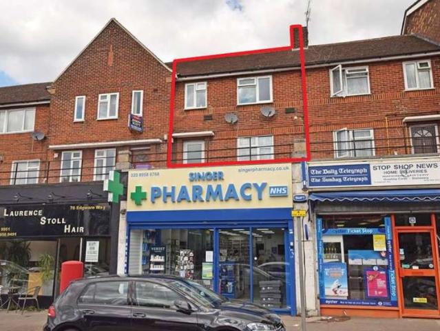 Flat for sale in Edgware, Broadfields