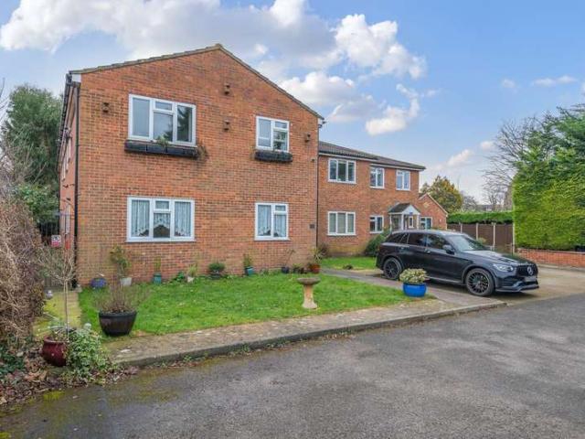Flat for sale in Lower Halliford, Surrey
