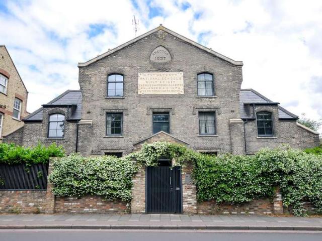 Townhouse for sale in West Hackney, Greater London