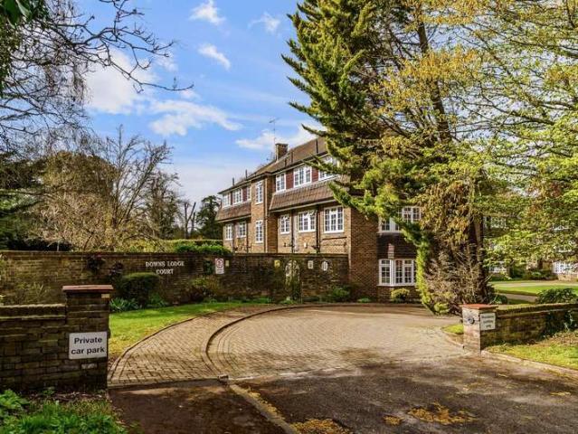 Flat for sale in Woodcote, Epsom