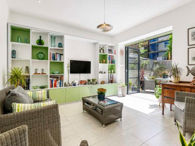Flat for sale in Maida Vale, Greater London