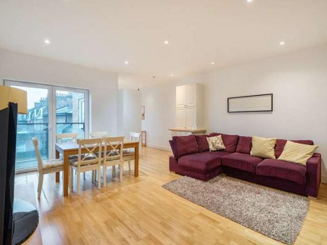 Flat for sale in West Norwood, Greater London