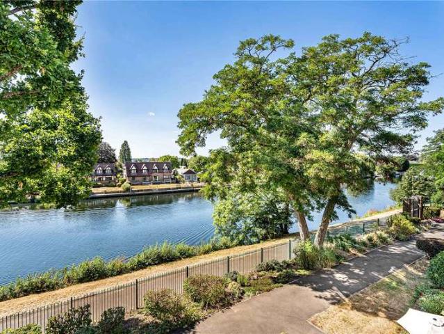 Flat for sale in Spelthorne, Surrey
