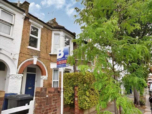 Flat for rent in London Borough of Ealing, Greater London