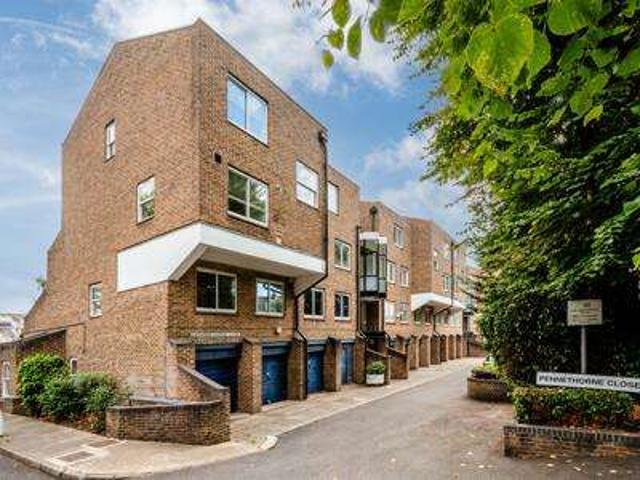 Flat for sale in South Hackney, Greater London