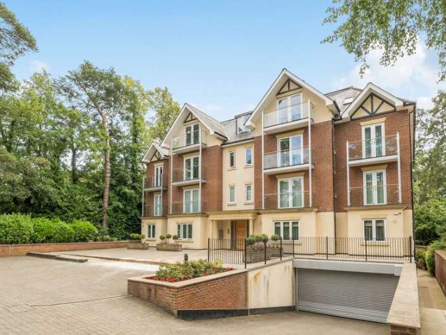 Flat for sale in Batchworth