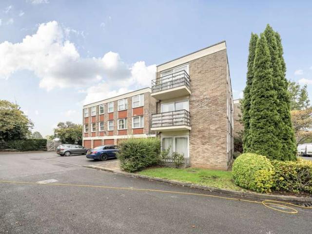 Flat for sale in The Slade, Oxfordshire
