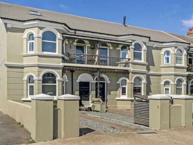 Flat for sale in Worthing, West Sussex