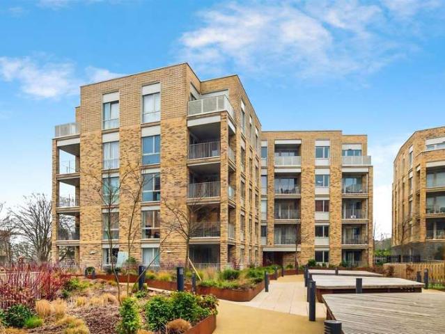 Flat for sale in Mill Hill, Greater London