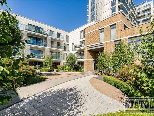 Flat for sale in Oakleigh Park, Greater London