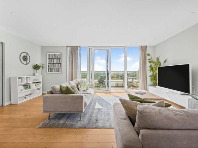 Flat for sale in Woodberry Down, Stamford Hill