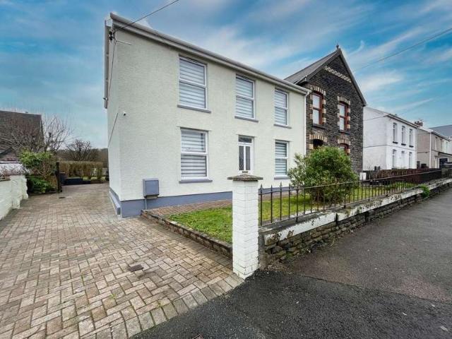 Flat for sale in Gwaun-cae-gurwen, Wales