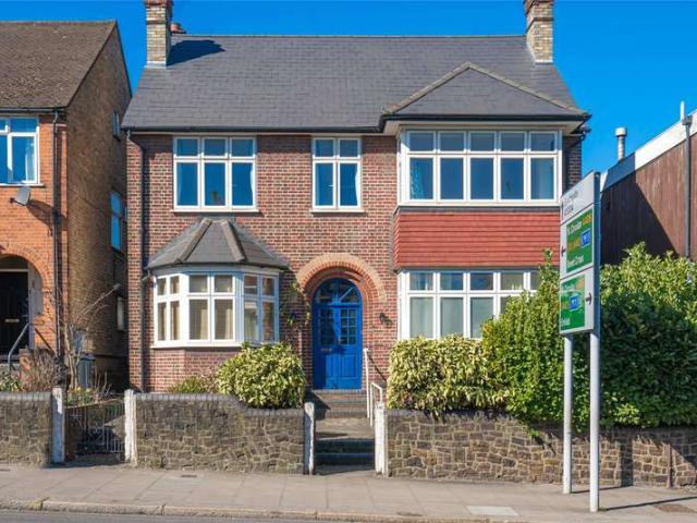 Flat for sale in Palmers Green, Greater London