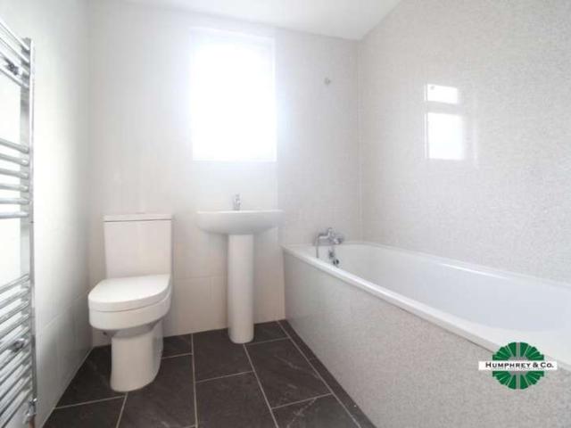 Flat for rent in Upton Park, Greater London