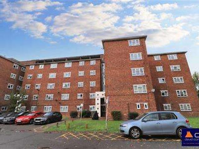 Flat for sale in London Borough of Ealing, Greater London