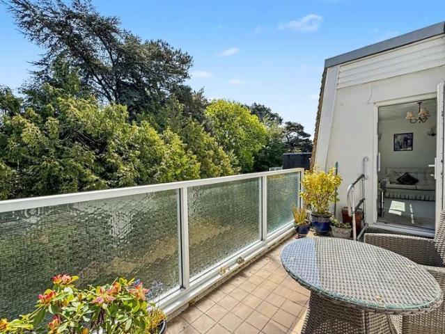 Flat for sale in Tricketts Cross, Ferndown