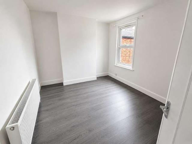 Flat for rent in Lane, Greater London