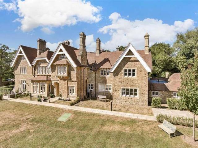 Flat for sale in Merstham, Merstham