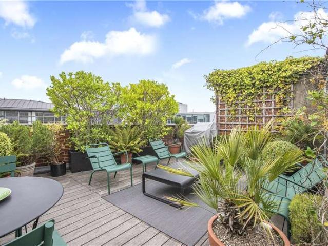 Flat for sale in Finsbury, Greater London