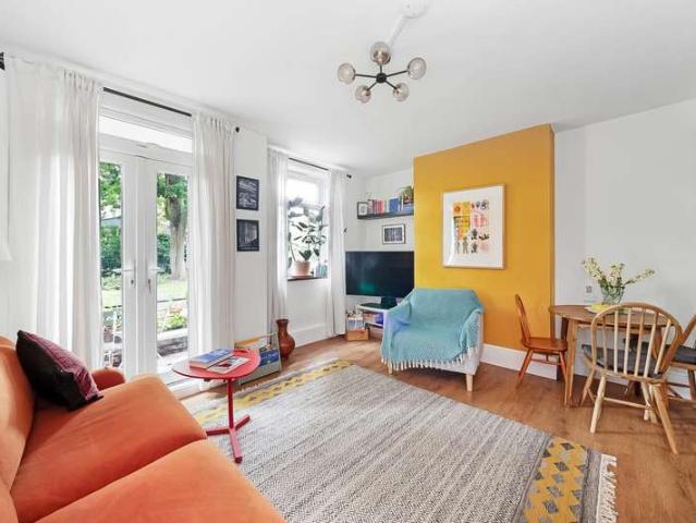 Flat for sale in London Borough of Lewisham, Greater London