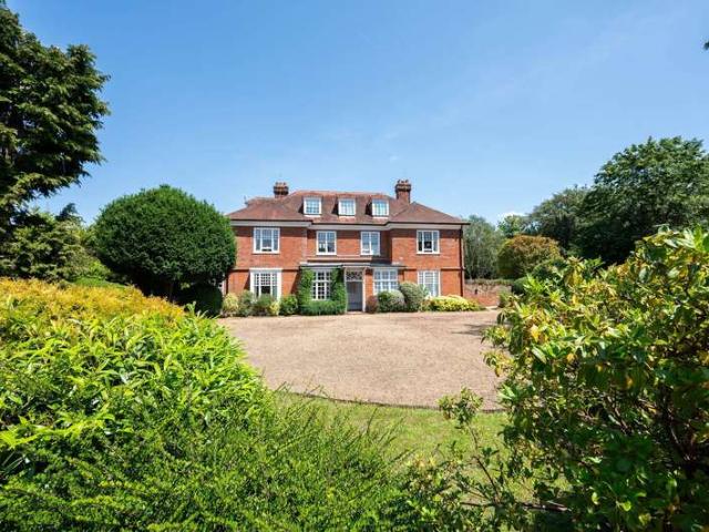 Flat for sale in Pachesham Park, Surrey