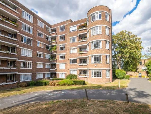 Flat for sale in Camberwell, Greater London