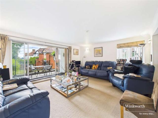 Flat for sale in Hendon, Greater London