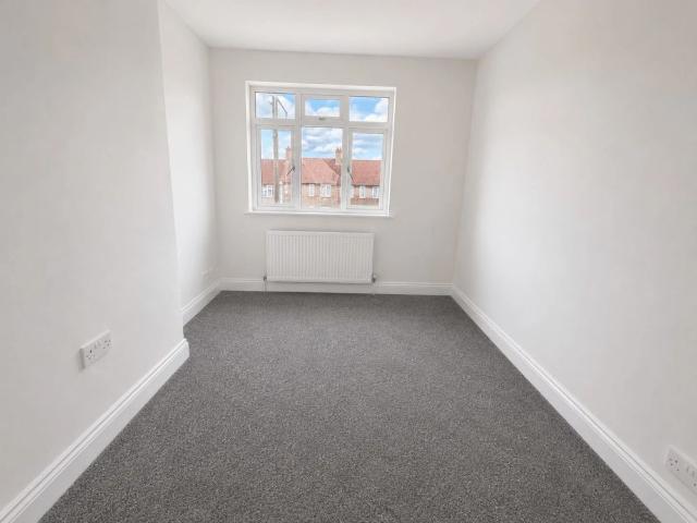 Apartment for rent in Northwood, Greater London