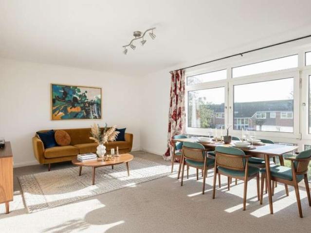 Flat for sale in Lucastes, Perryfields