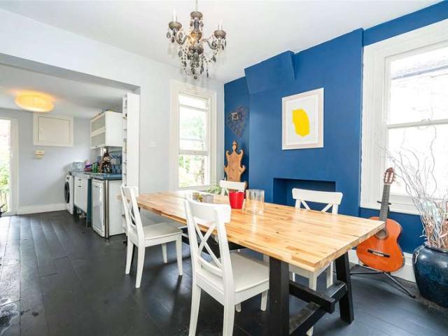 Flat for sale in Colney Hatch, Greater London