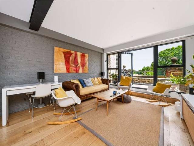 Flat for sale in St. George in the East, Whitechapel