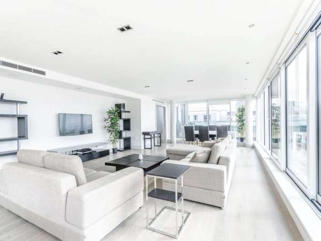 Flat for sale in Chelsea Creek, Fulham