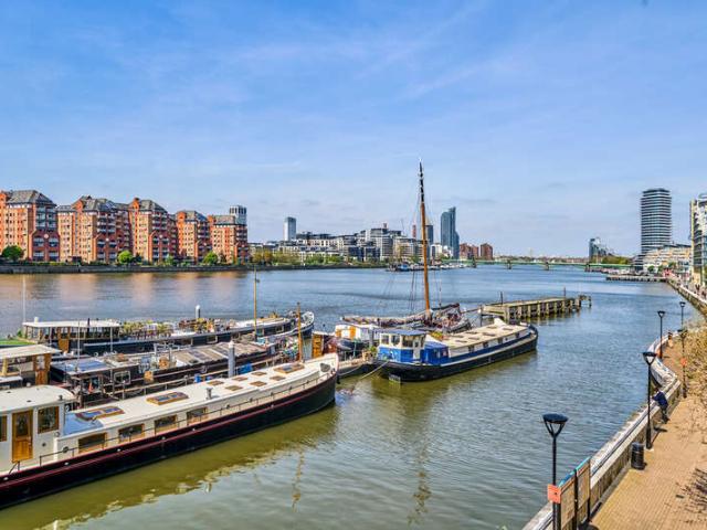 Flat for sale in Plantation Wharf, Greater London