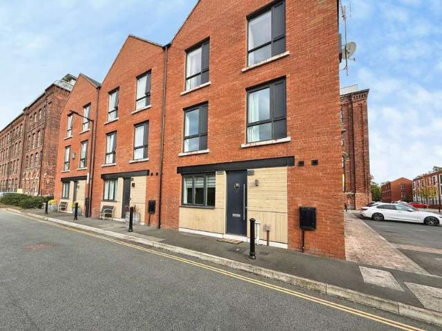 Flat for rent in Reddish, Stockport