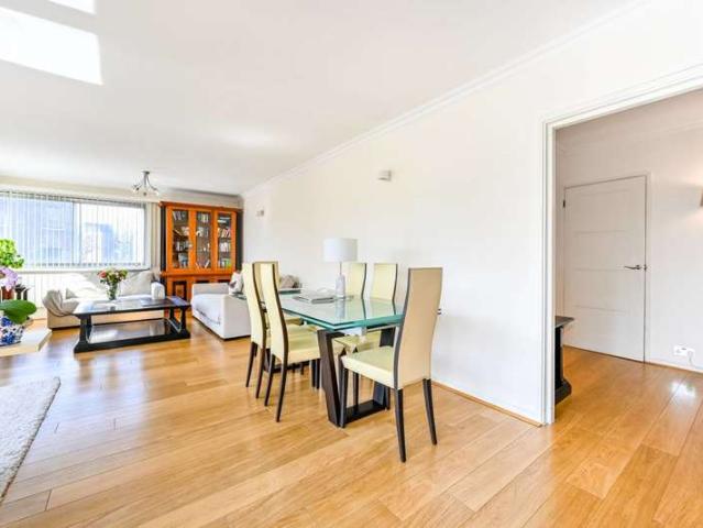 Flat for sale in St John's Wood, South Hampstead