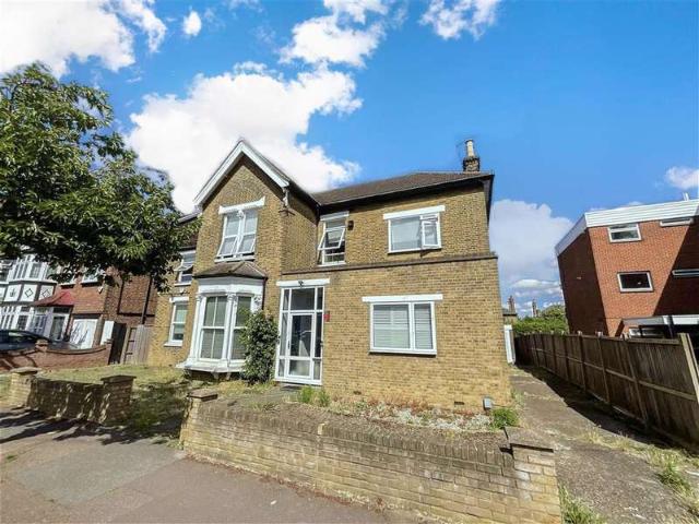 Flat for sale in South Woodford, South Woodford