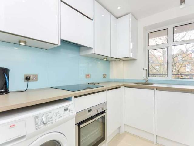 Flat for sale in Earl's Court, Earl's Court