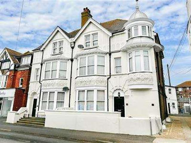 Flat for sale in Central, Heathlands