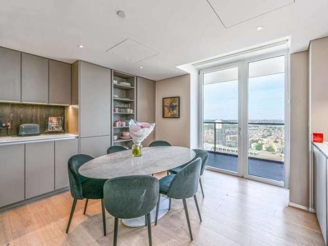 Flat for sale in Battersea, Battersea