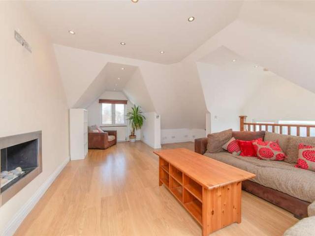 Flat for sale in Mill Hill, Greater London