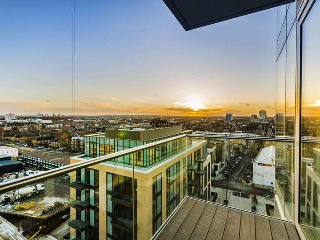 Flat for sale in Earl's Court, West Kensington