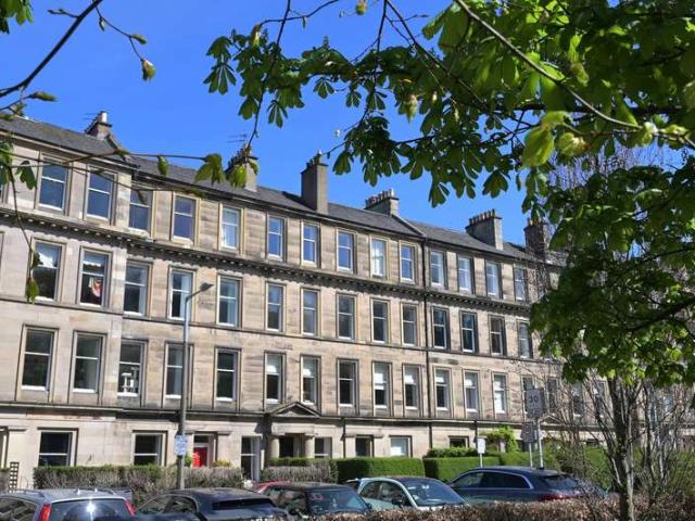 Flat for sale in Hillside, Leith