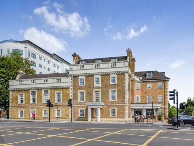 Flat for sale in London Borough of Hounslow, Strand