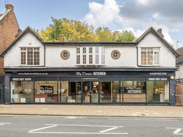 Flat for sale in Pinner, Greater London
